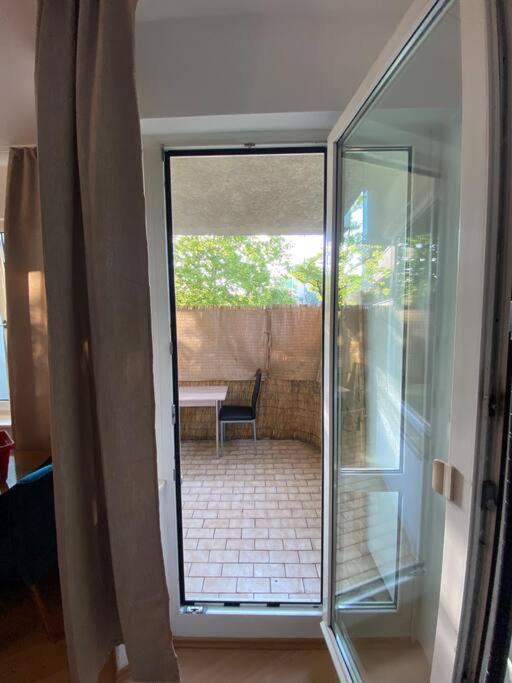 Apartment With Balcony Берлин Экстерьер фото